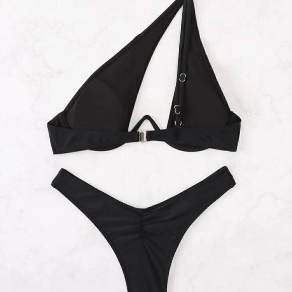 Bikini - Picture 5 of 9